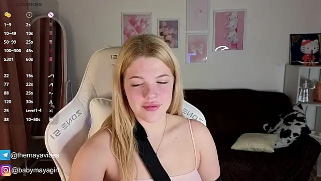 Snapshot of Maya_Rave chatting on 11.23.25 Maya Rave online show from 11.23.25