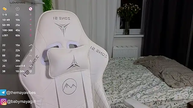 Snapshot of Maya_Rave chatting on 11.26.25 Maya Rave online show from 11.26.25