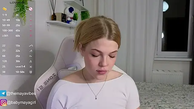 Snapshot of Maya_Rave chatting on 11.27.25 Maya Rave online show from 11.27.25