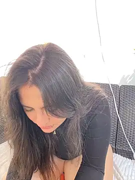 Snapshot of PoliBenett_ chatting on 12.12.24 PoliBenett  online show from 12.12.24