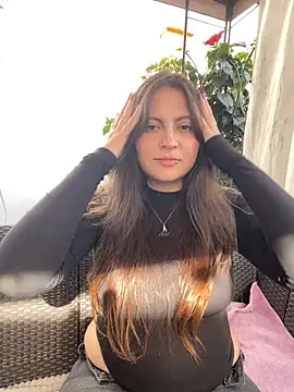 Snapshot of PoliBenett_ chatting on 12.12.24 PoliBenett  online show from 12.12.24