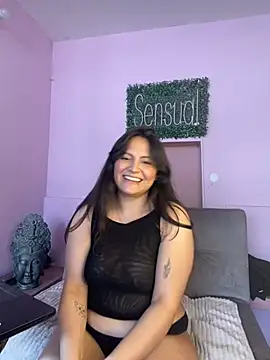 Snapshot of PoliBenett_ chatting on 12.19.24 PoliBenett  online show from 12.19.24