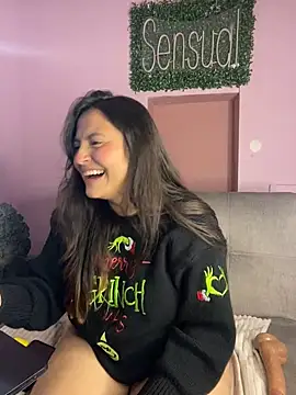 Snapshot of PoliBenett_ chatting on 12.24.24 PoliBenett  online show from 12.24.24