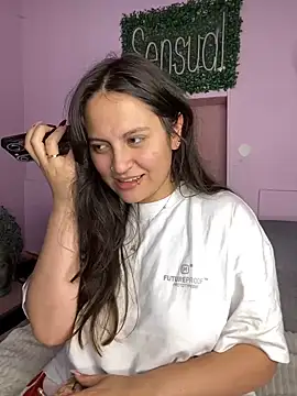 Snapshot of PoliBenett_ chatting on 12.26.24 PoliBenett  online show from 12.26.24