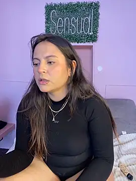 Snapshot of PoliBenett_ chatting on 12.28.24 PoliBenett  online show from 12.28.24