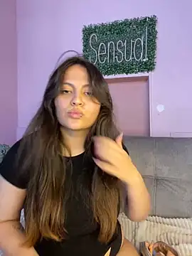 Snapshot of PoliBenett_ chatting on 12.30.24 PoliBenett  online show from 12.30.24