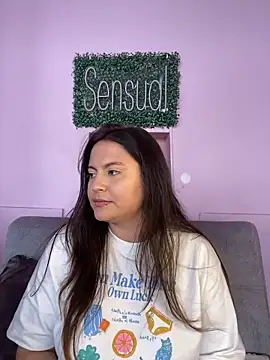 Snapshot of PoliBenett_ chatting on 01.09.25 PoliBenett  online show from 01.09.25