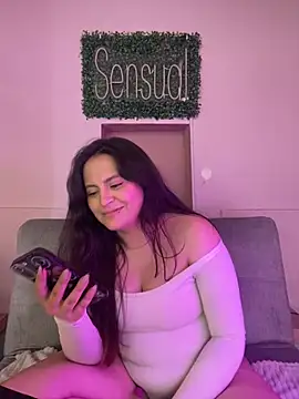 Snapshot of PoliBenett_ chatting on 01.10.25 PoliBenett  online show from 01.10.25