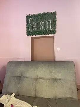 Snapshot of PoliBenett_ chatting on 01.11.25 PoliBenett  online show from 01.11.25