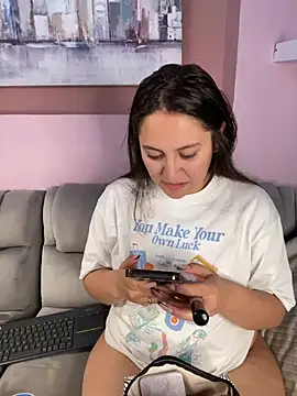 Snapshot of PoliBenett_ chatting on 01.18.25 PoliBenett  online show from 01.18.25