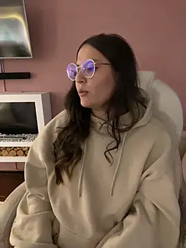 Snapshot of PoliBenett_ chatting on 01.23.25 PoliBenett  online show from 01.23.25