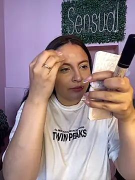 Snapshot of PoliBenett_ chatting on 02.02.25 PoliBenett  online show from 02.02.25