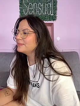 Snapshot of PoliBenett_ chatting on 02.02.25 PoliBenett  online show from 02.02.25