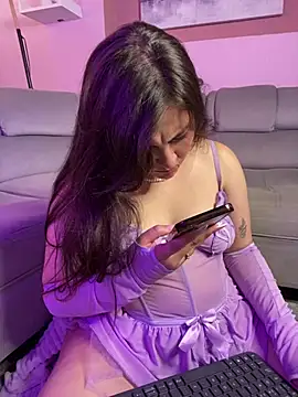 Snapshot of PoliBenett_ chatting on 02.04.25 PoliBenett  online show from 02.04.25