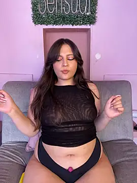 Snapshot of PoliBenett_ chatting on 02.05.25 PoliBenett  online show from 02.05.25