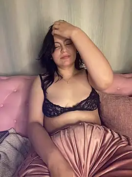 Snapshot of PoliBenett_ chatting on 02.27.25 PoliBenett  online show from 02.27.25