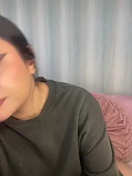 Snapshot of PoliBenett_ chatting on 03.05.25 PoliBenett  online show from 03.05.25