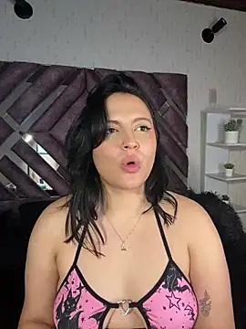 Snapshot of PoliBenett_ chatting on 03.11.25 PoliBenett  online show from 03.11.25