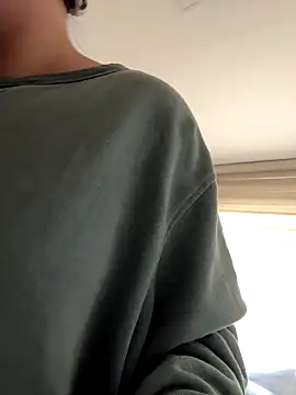 Snapshot of PoliBenett_ chatting on 09.29.25 PoliBenett  online show from 09.29.25