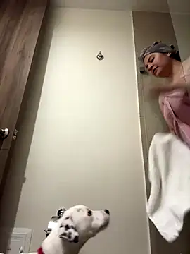 Snapshot of PoliBenett_ chatting on 10.03.25 PoliBenett  online show from 10.03.25