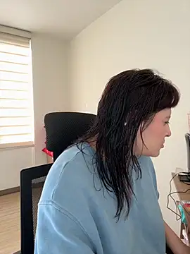 Snapshot of PoliBenett_ chatting on 10.16.25 PoliBenett  online show from 10.16.25