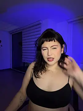 Snapshot of PoliBenett_ chatting on 10.30.25 PoliBenett  online show from 10.30.25