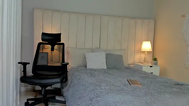 Aron Bolt online show from 03.11.25