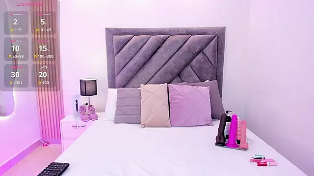 Snapshot of ValeryPettry_1 chatting on 11.18.25 ValeryPettry 1 online show from 11.18.25