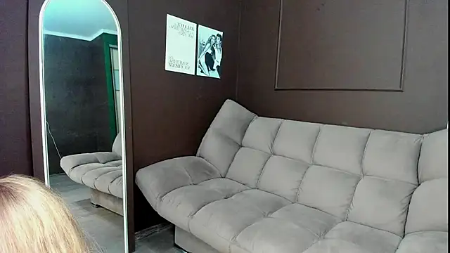 LinaCristonsen online show from 02.24.25