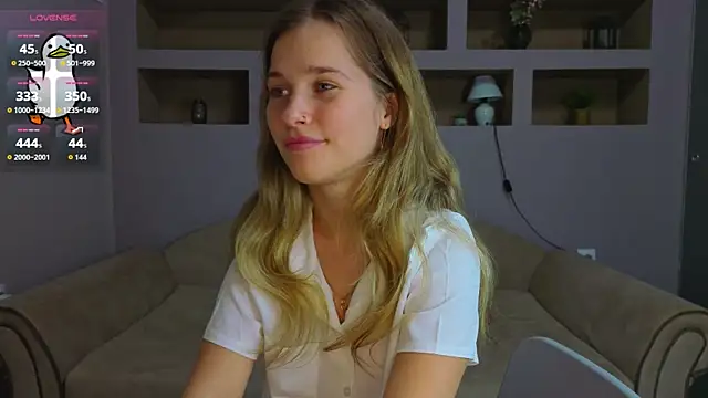 LinaCristonsen online show from 10.26.25