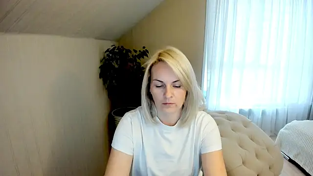Snapshot of Alicee_Gracee chatting on 12.08.24 Alicee Gracee online show from 12.08.24