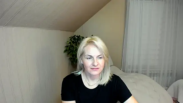 Snapshot of Alicee_Gracee chatting on 01.04.25 Alicee Gracee online show from 01.04.25