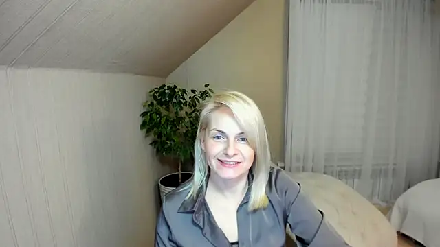 Snapshot of Alicee_Gracee chatting on 01.05.25 Alicee Gracee online show from 01.05.25