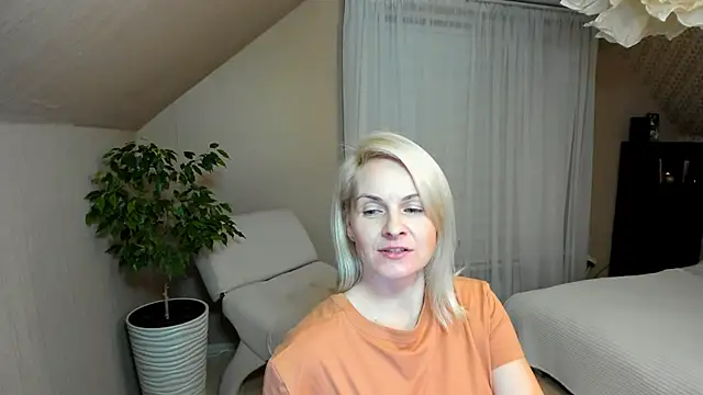 Snapshot of Alicee_Gracee chatting on 01.10.25 Alicee Gracee online show from 01.10.25