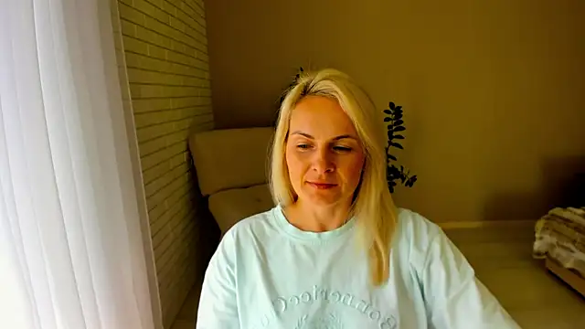Snapshot of Alicee_Gracee chatting on 09.22.25 Alicee Gracee online show from 09.22.25