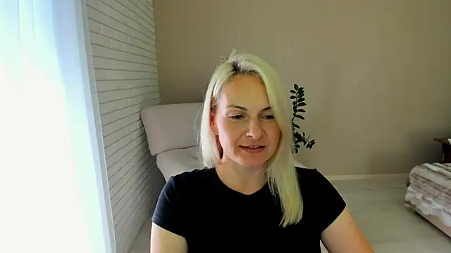 Snapshot of Alicee_Gracee chatting on 09.23.25 Alicee Gracee online show from 09.23.25