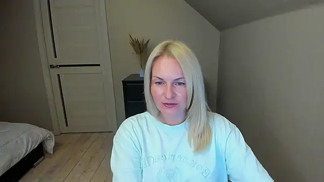 Snapshot of Alicee_Gracee chatting on 10.12.25 Alicee Gracee online show from 10.12.25
