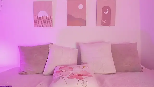 Mia Heartt online show from 01.03.25