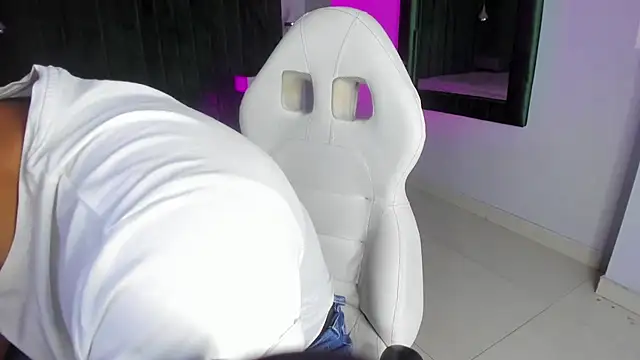 Lucii fer  online show from 10.22.25