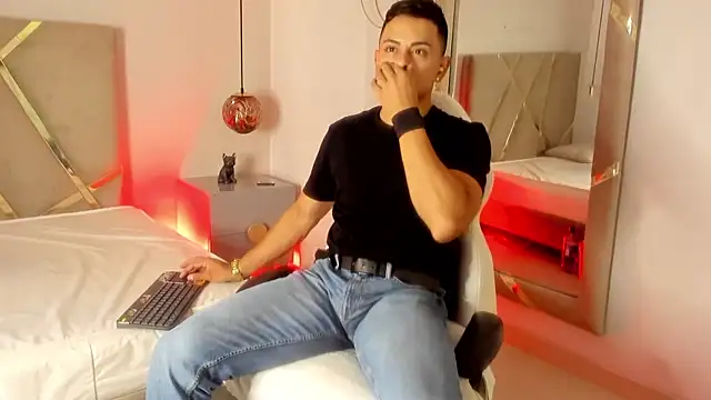 Lucii fer  online show from 11.15.25