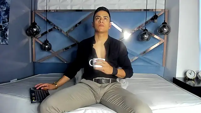 Lucii fer  online show from 11.22.25