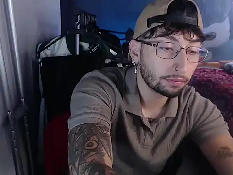 Snapshot of Dereck_Dickson chatting on 10.24.25 Dereck Dickson online show from 10.24.25