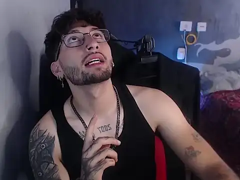 Snapshot of Dereck_Dickson chatting on 10.28.25 Dereck Dickson online show from 10.28.25