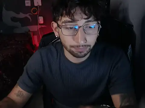 Snapshot of Dereck_Dickson chatting on 10.30.25 Dereck Dickson online show from 10.30.25