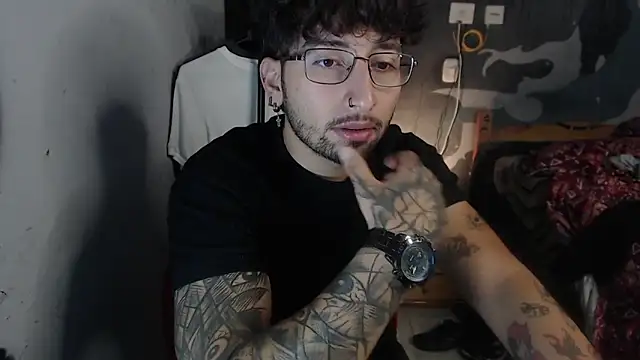 Snapshot of Dereck_Dickson chatting on 11.04.25 Dereck Dickson online show from 11.04.25