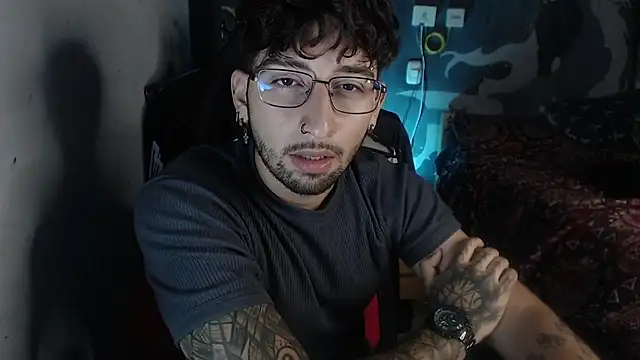 Snapshot of Dereck_Dickson chatting on 11.10.25 Dereck Dickson online show from 11.10.25