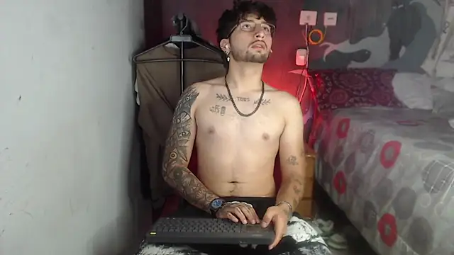 Snapshot of Dereck_Dickson chatting on 11.13.25 Dereck Dickson online show from 11.13.25