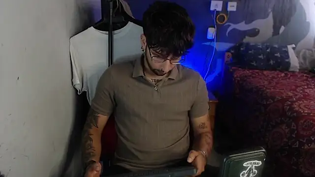 Snapshot of Dereck_Dickson chatting on 11.22.25 Dereck Dickson online show from 11.22.25