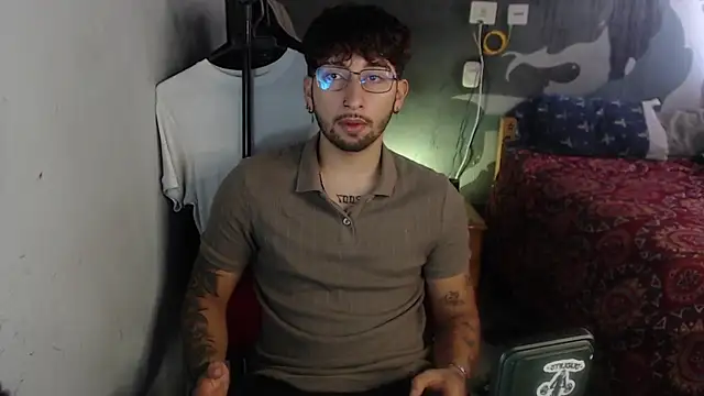 Snapshot of Dereck_Dickson chatting on 11.22.25 Dereck Dickson online show from 11.22.25