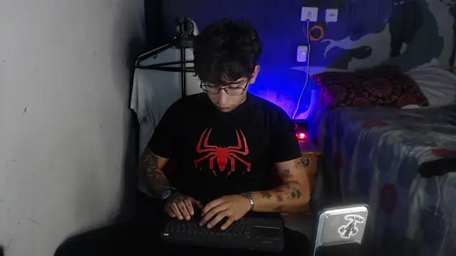 Snapshot of Dereck_Dickson chatting on 11.29.25 Dereck Dickson online show from 11.29.25